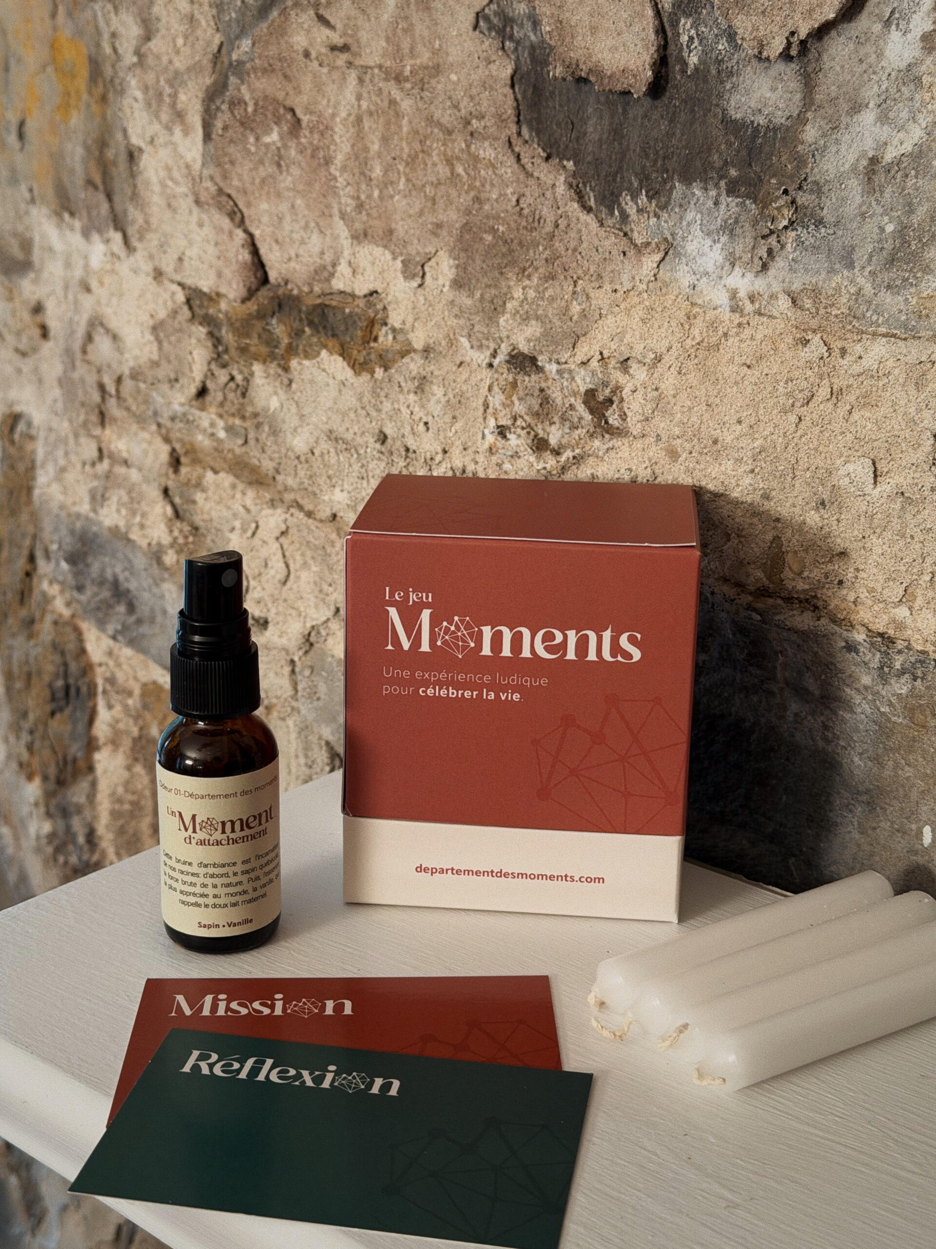 jeu-conversationnel-moments Jeu conversationnel Moments – coffret québécois avec cartes, bougie et bruine d’ambiance